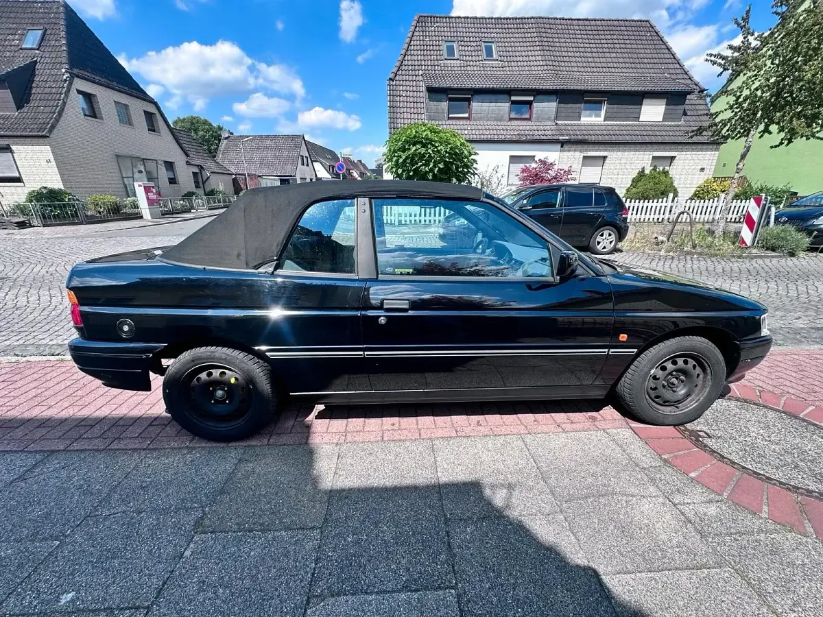 Gebraucht Ford Escort Cabriolet 104 PS (76 kW) 1991 Schwarz Cabrio