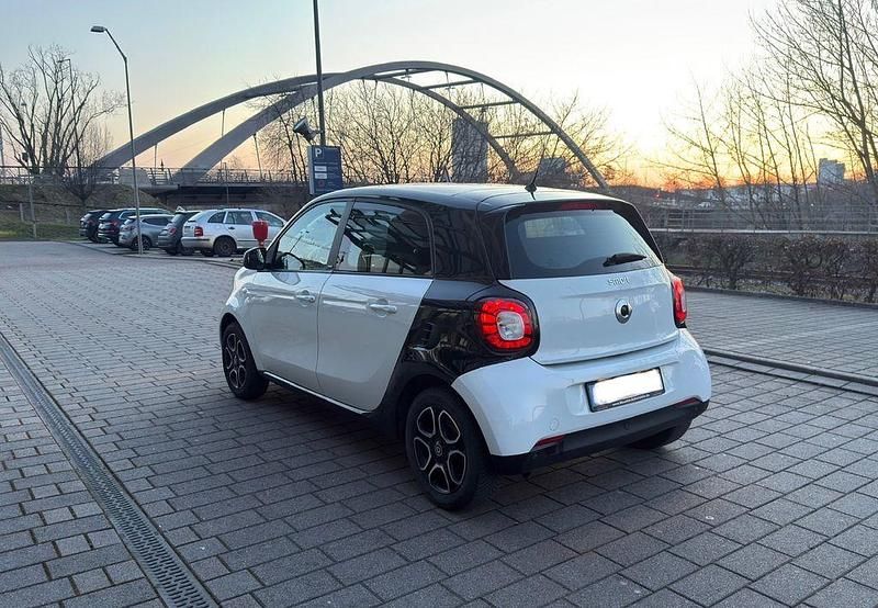 Gebraucht Smart ForFour Passion 71 PS (52 kW) 2017 Weiß Kleinwagen
