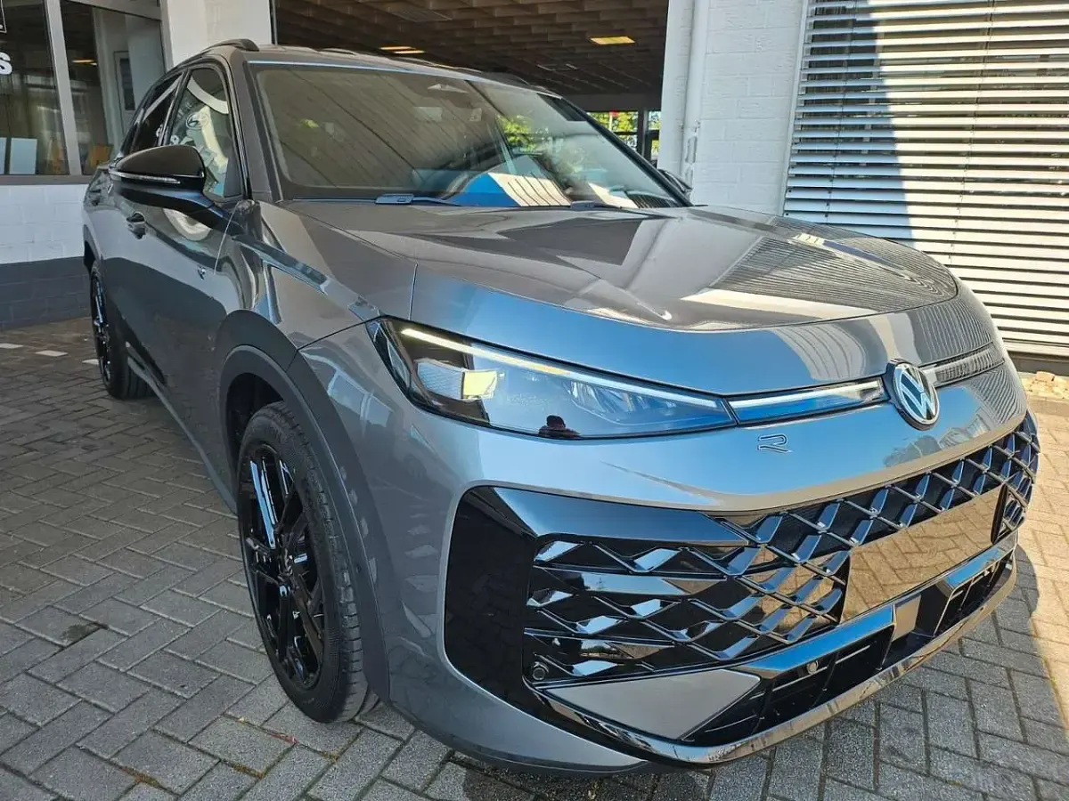 Neu VW T-Roc R-line 150 PS (110 kW) 2026 Grau SUV