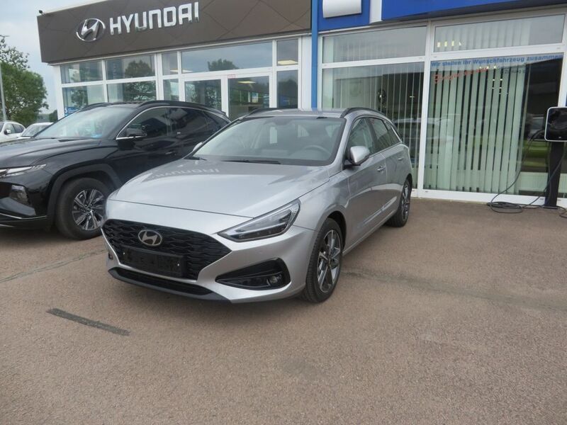 Silber Gebraucht 2024 Hyundai i30 Advantage Kombi | 22.990 € (Fairer Preis) - Bild 1/4
