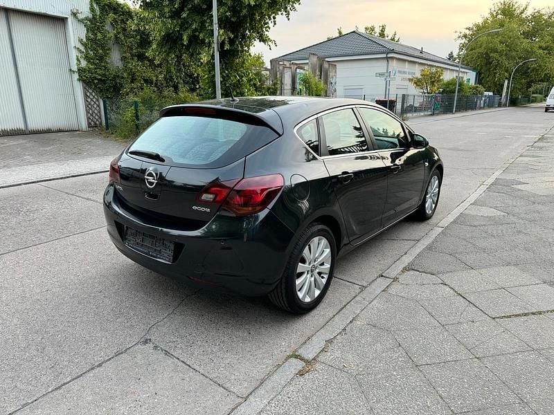 Schwarz Gebraucht 2012 Opel Astra Limousine | 3.200 € (Superpreis) - Bild 1/4
