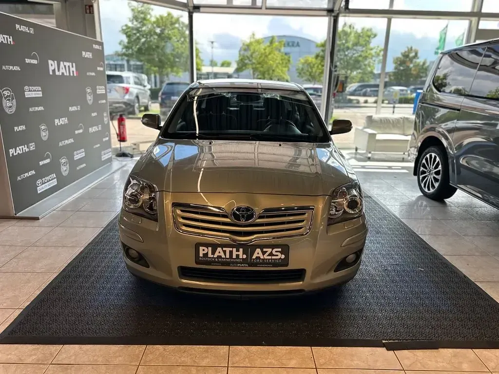 Gebraucht Toyota Avensis 129 PS (94 kW) 2007 Silber Kleinwagen