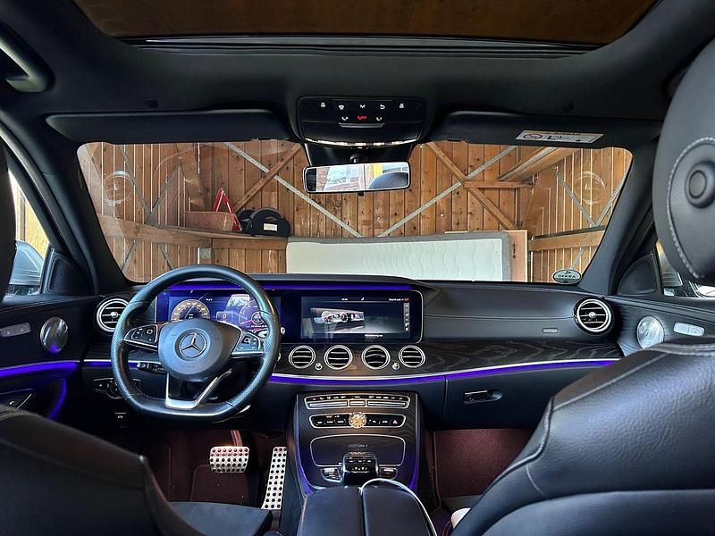 Grau Gebraucht 2016 Mercedes E350 AMG line Limousine | 27.250 € (Teuer) - Bild 1/4