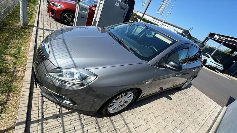 Gebraucht Lancia Delta 120 PS (88 kW) 2010 Grau Kleinwagen