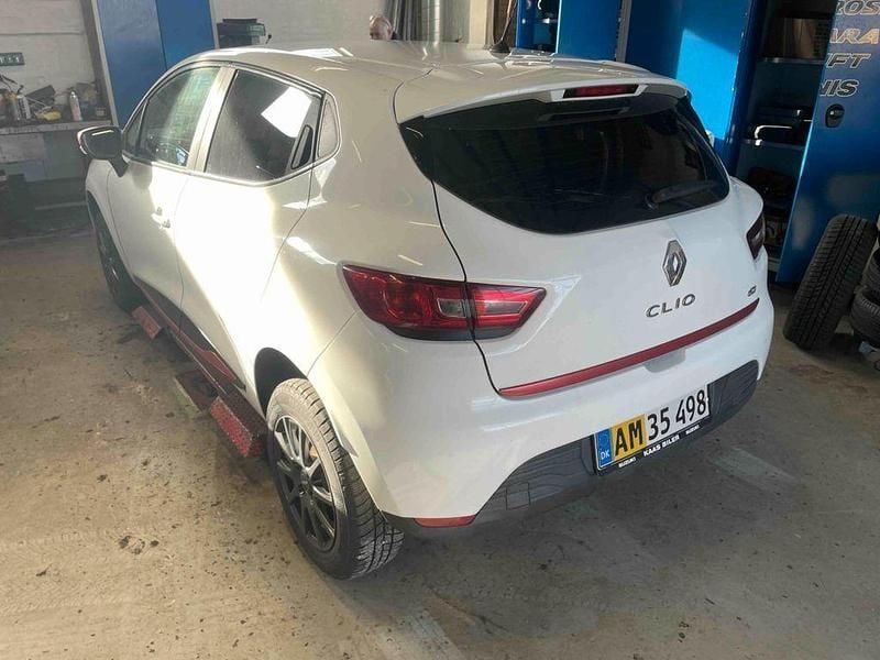Second-hand Renault Clio IV Expression 75 CP (55 kW) 2014 Alb Berlinǎ
