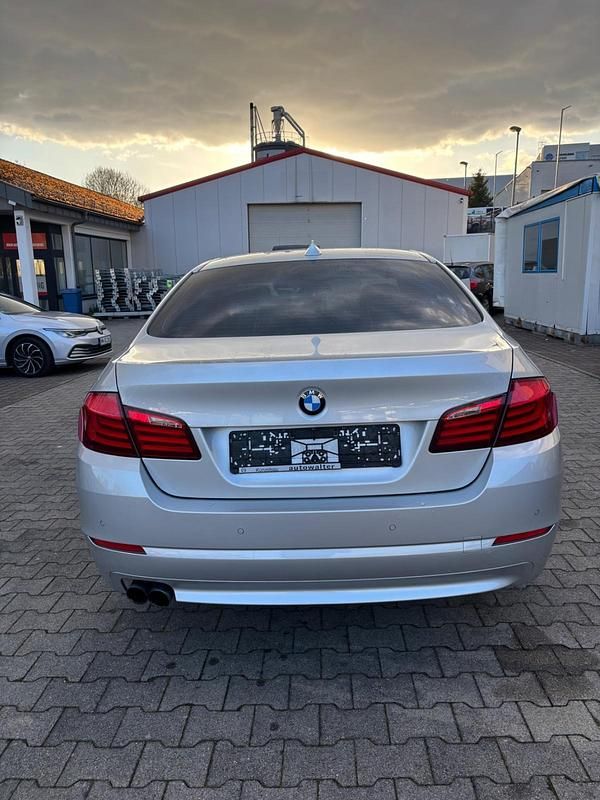Gebraucht BMW 523 204 PS (150 kW) 2010 Silber Limousine