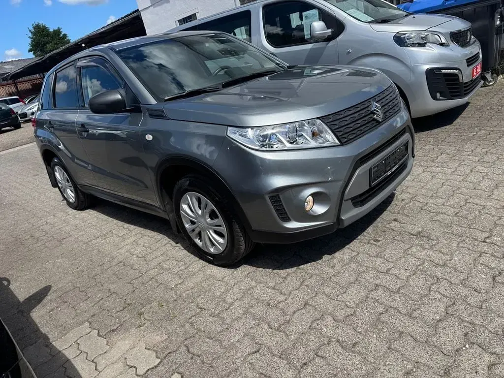 Gebraucht Suzuki Vitara Club 120 PS (88 kW) 2017 Grau SUV