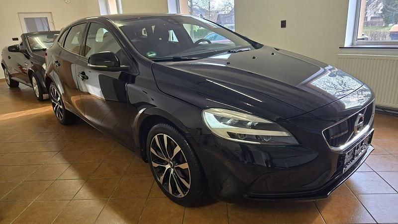 Schwarz Gebraucht 2019 Volvo V40 Kombi | 15.990 € (Guter Preis) - Bild 1/4