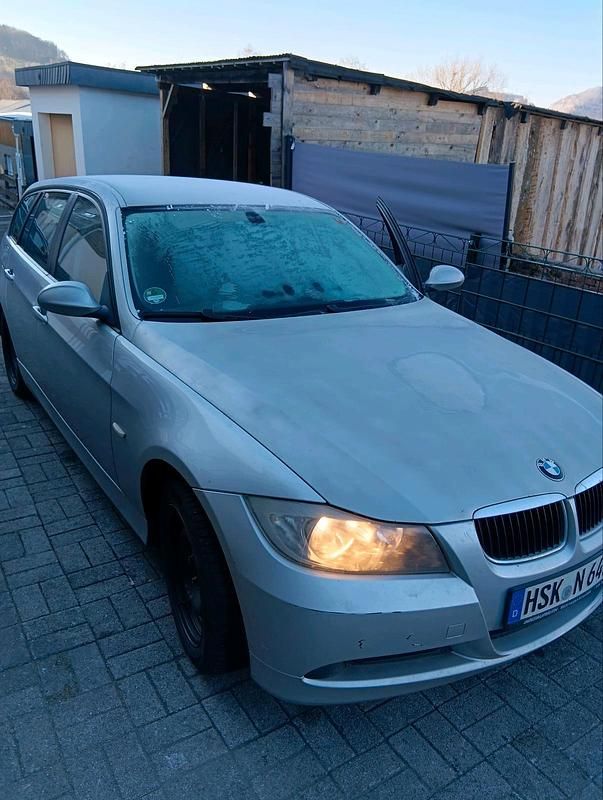 Gebraucht BMW 318 143 PS (105 kW) 2008 Silber Kombi