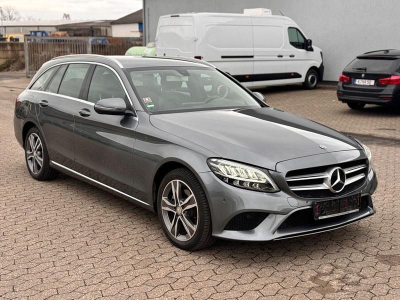 Gebraucht Mercedes C220 194 PS (142 kW) 2018 Grau Kombi