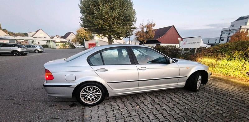 Silber Gebraucht 2003 BMW 316 Limousine | 2.000 € (Fairer Preis) - Bild 1/4