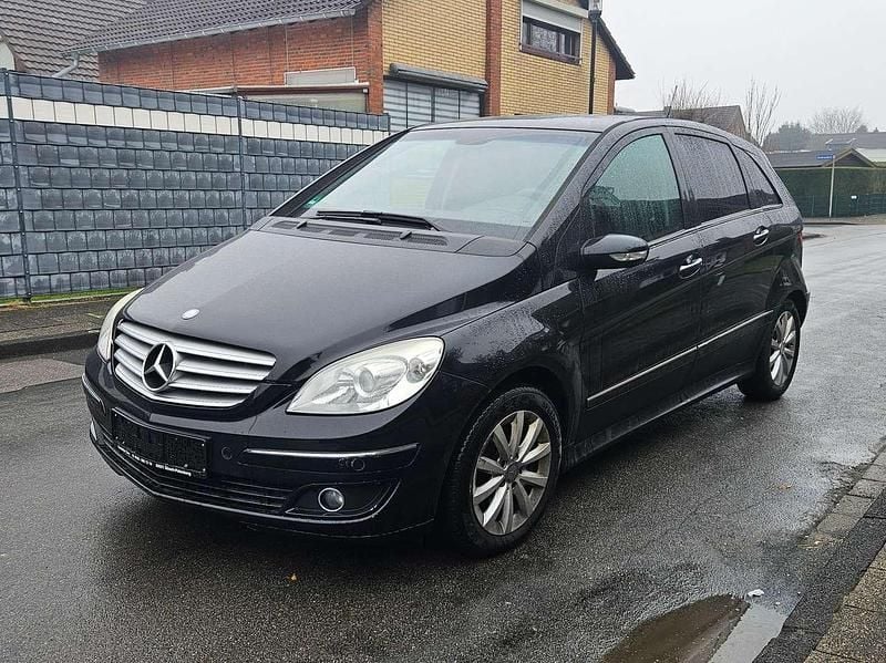 Gebraucht Mercedes B180 109 PS (80 kW) 2006 Kosmosschwarz  metalliclack Van / Kleinbus