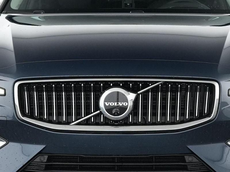 Gebraucht Volvo V60 Plus 398 PS (292 kW) 2025 Denim blue Kombi