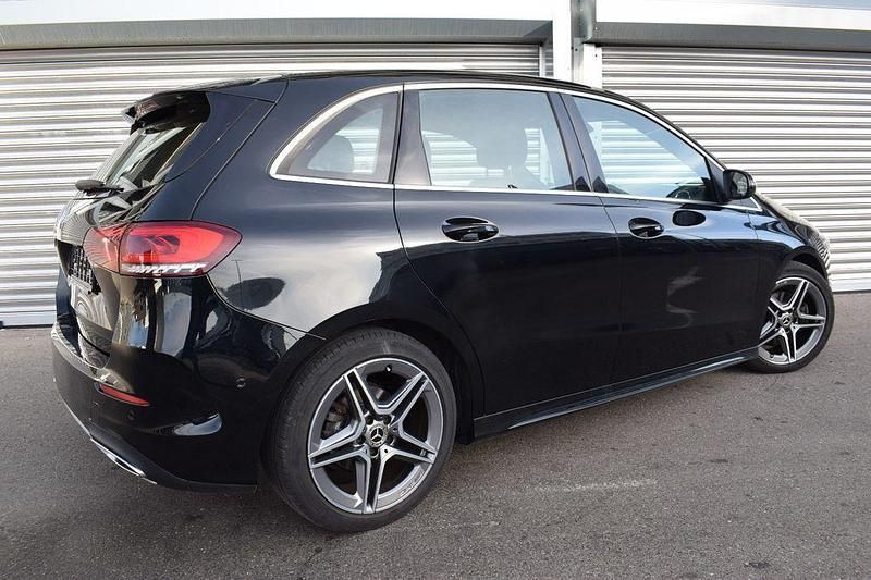 Gebraucht Mercedes B200 AMG line 150 PS (110 kW) 2021 Schwarz Van / Kleinbus