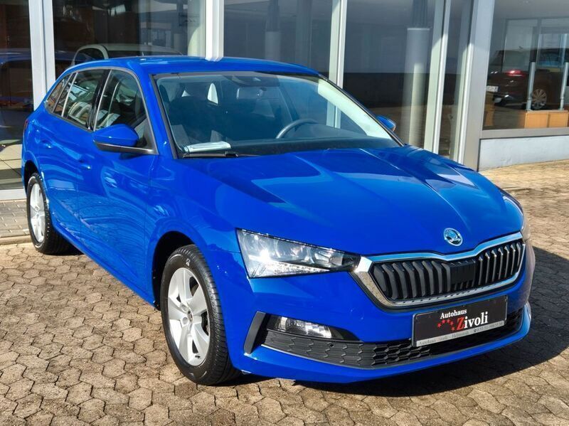 Blau Gebraucht 2020 Skoda Scala Cool Plus Kleinwagen | 14.640 € (Superpreis) - Bild 1/4