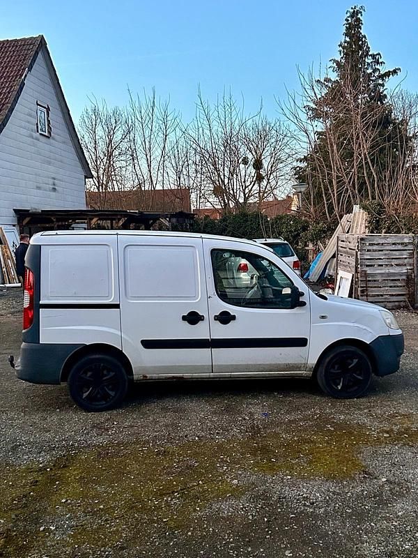 Gebraucht Fiat Doblò 101 PS (74 kW) 2008 Weiß Van / Kleinbus