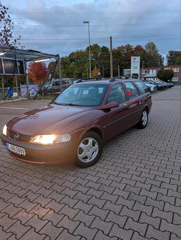 Rot Gebraucht 1999 Opel Vectra Kombi | 1.449 € (Fairer Preis) - Bild 1/4