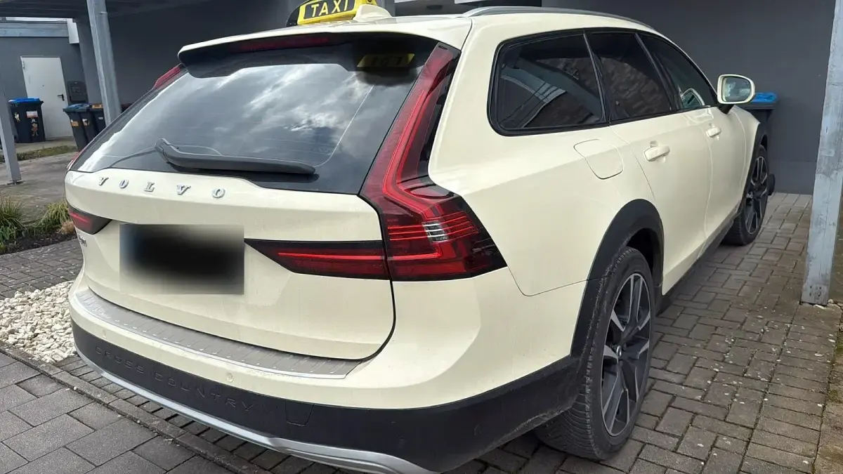 Gebraucht Volvo V90 CC 197 PS (144 kW) 2024 Grau Kombi
