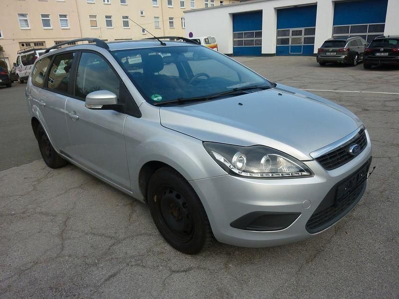 Gebraucht Ford Focus 109 PS (80 kW) 2011 Silber Limousine