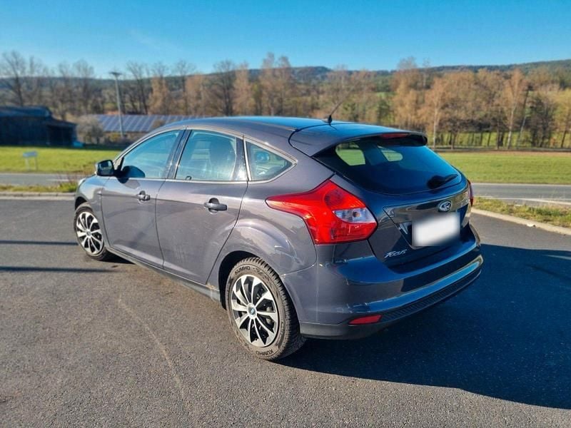 Gebraucht Ford Focus 116 PS (85 kW) 2011 Blau Kleinwagen