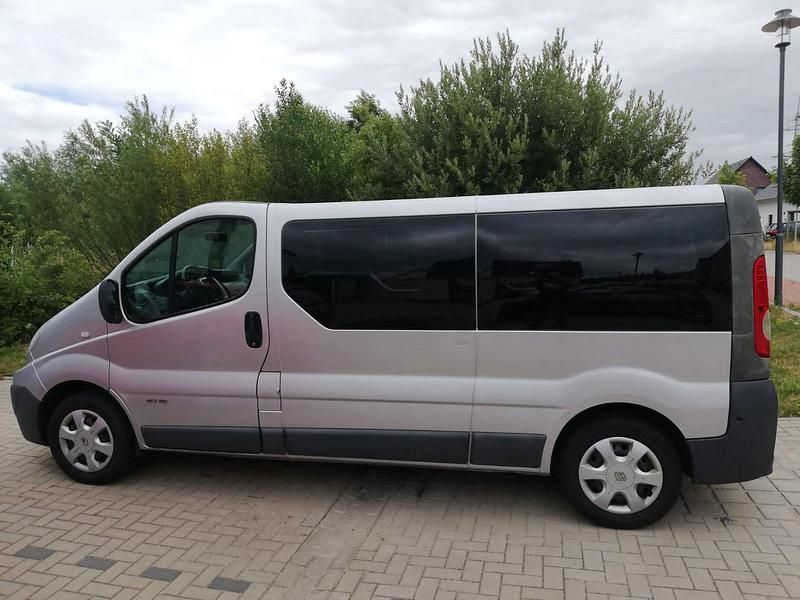 Second-hand Renault Trafic 112 CP (82 kW) 2011 Gri Monovolum