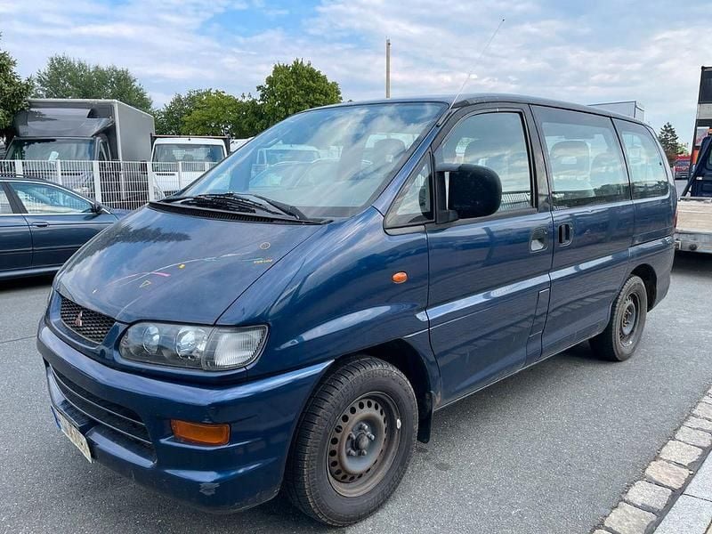 Blau Gebraucht 2000 Mitsubishi Space Gear Motion Van | 2.500 € - Bild 1/4