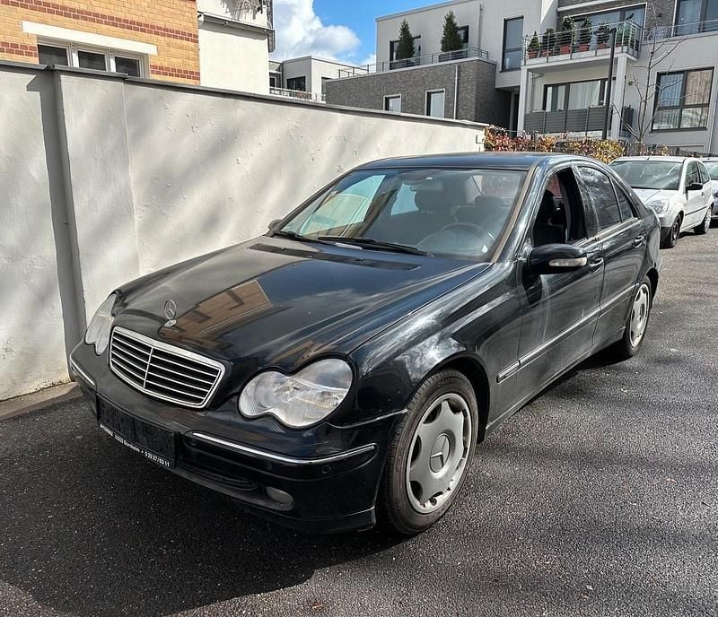 Gebraucht Mercedes C240 169 PS (124 kW) 2001 Schwarz Limousine