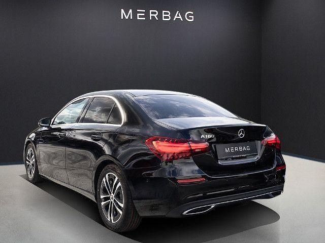 Gebraucht Mercedes A180 Progressive 136 PS (100 kW) 2025 Unilack nachtschwarz Limousine