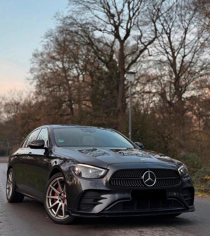 Gebraucht Mercedes E220 AMG 200 PS (147 kW) 2020 Schwarz Limousine