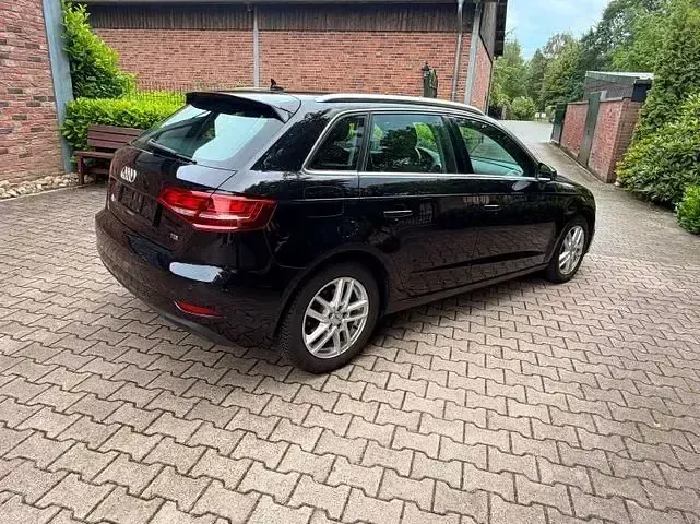 Gebraucht Audi A3 Ambiente 150 PS (110 kW) 2018 Schwarz Limousine