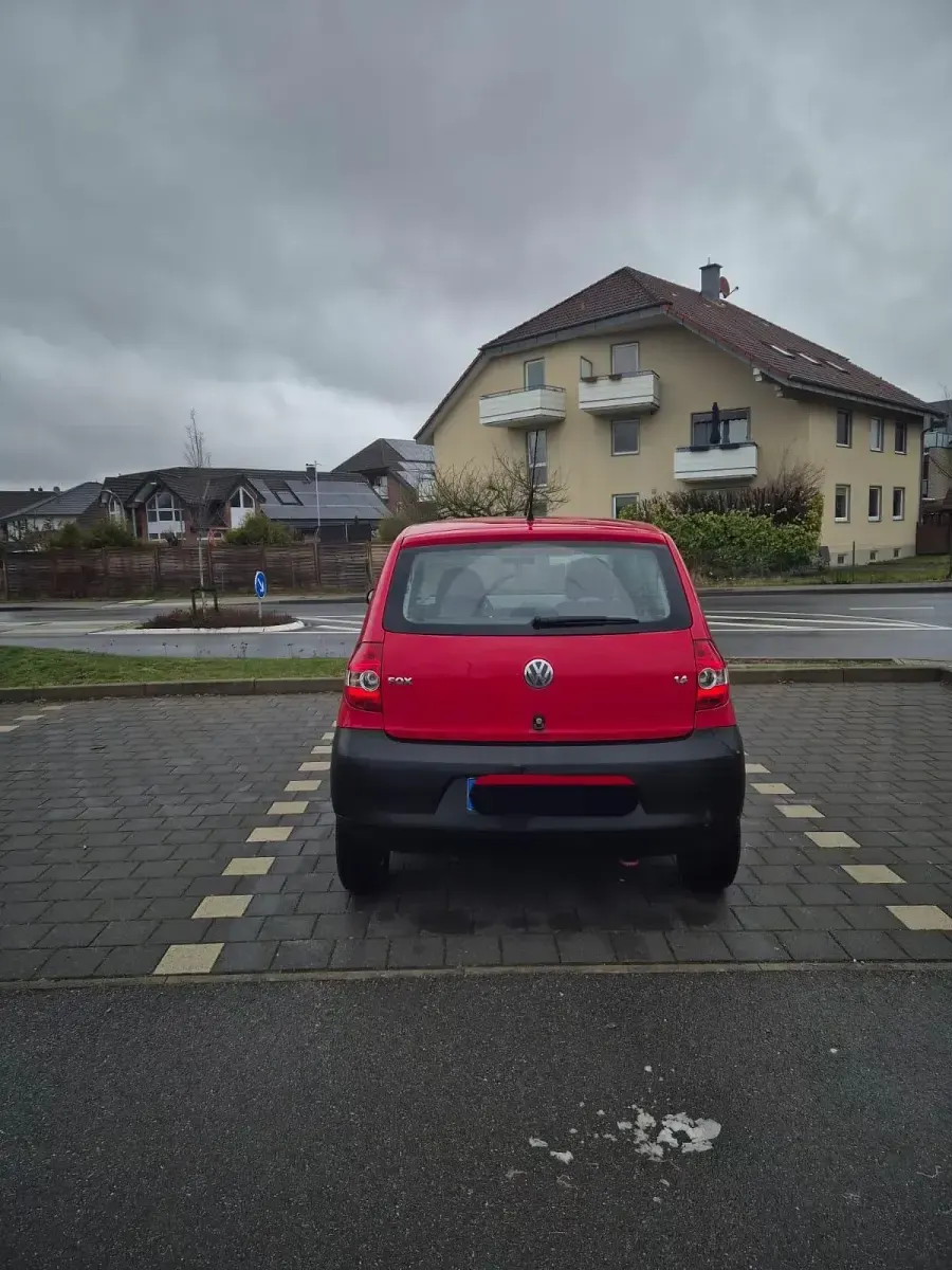 Używany VW Fox 55 KM (40 kW) 2008 Czerwony Hatchback