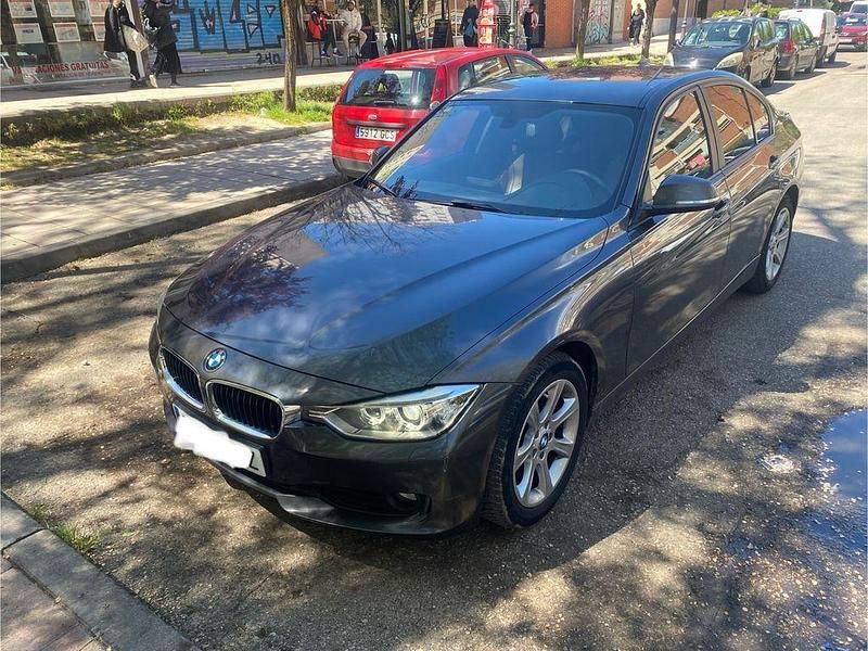 Grau Gebraucht 2013 BMW 316 Luxury Line Limousine | 9.000 € (Guter Preis) - Bild 1/4