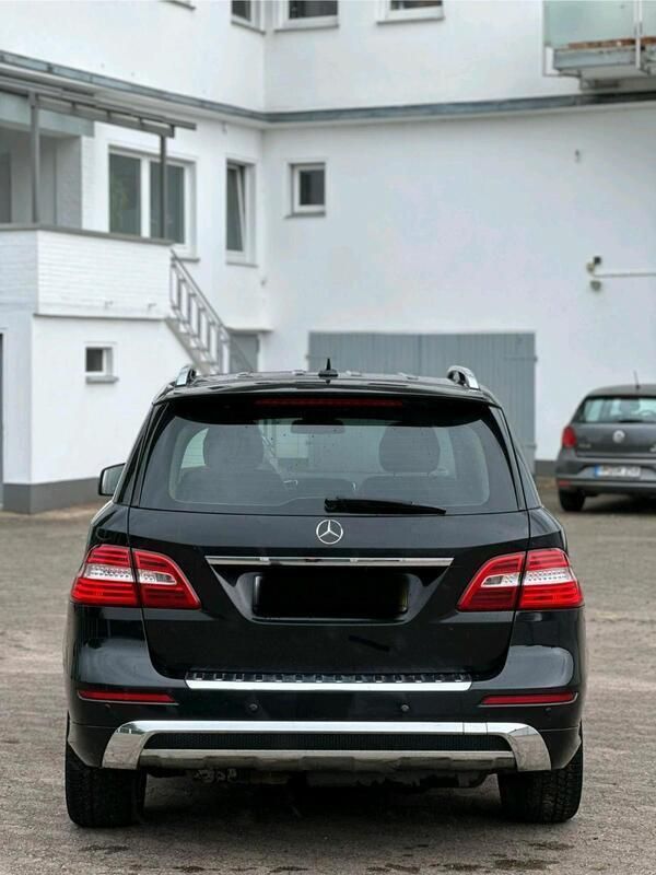 Schwarz Gebraucht 2011 Mercedes ML250 AMG SUV | 9.000 € (Superpreis) - Bild 1/4