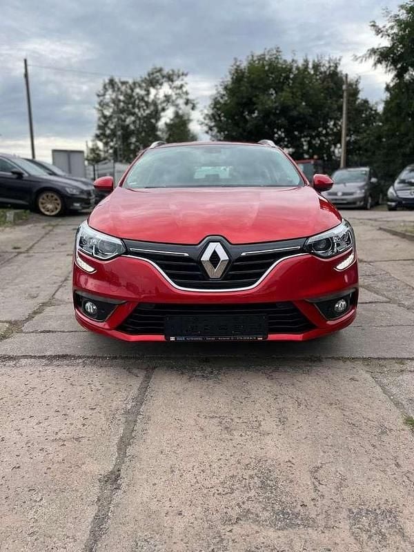 Rot Gebraucht 2019 Renault Mégane GrandTour Business Kombi | 12.000 € (Fairer Preis) - Bild 1/4