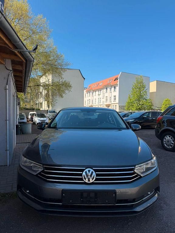 Gebraucht VW Passat Comfortline 179 PS (131 kW) 2015 Grau Limousine