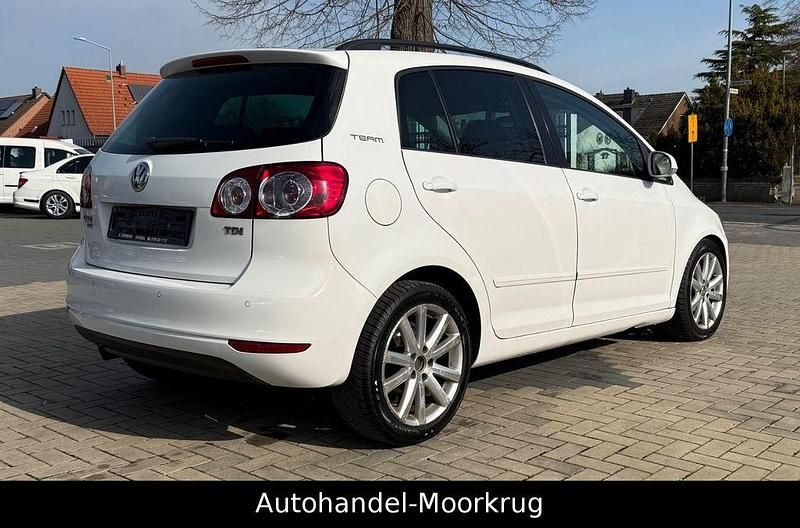 Gebraucht VW Golf VI Team 105 PS (77 kW) 2010 Weiß Kleinwagen