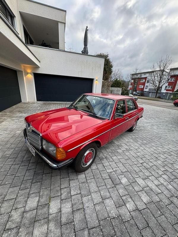 Gebraucht Mercedes E300 88 PS (64 kW) 1984 Rot Limousine