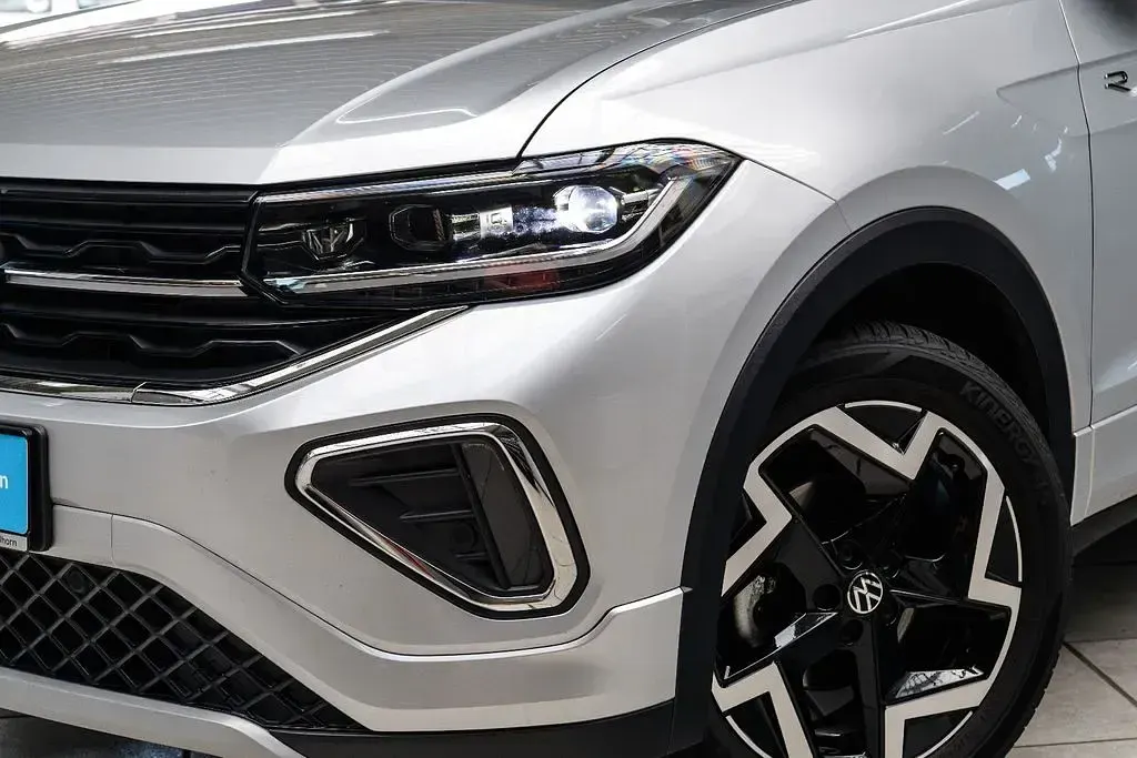 Gebraucht VW T-Cross R-line 150 PS (110 kW) 2025 Silber SUV