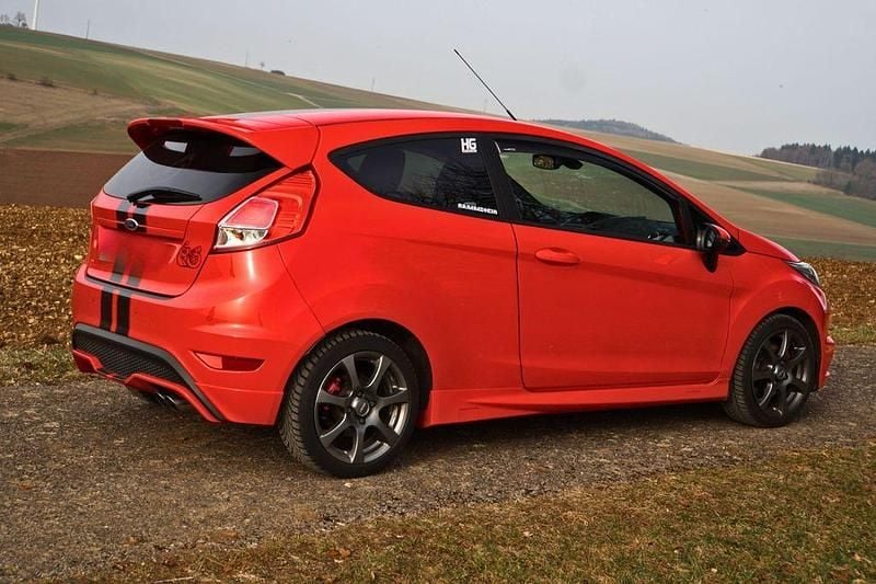 Gebraucht Ford Fiesta ST 182 PS (133 kW) 2015 Rot Kleinwagen