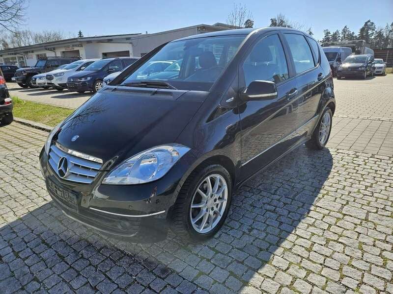 Kosmosschwarz metalliclack Gebraucht 2010 Mercedes A200 Avantgarde Kleinwagen | 3.200 € (Superpreis) - Bild 1/4