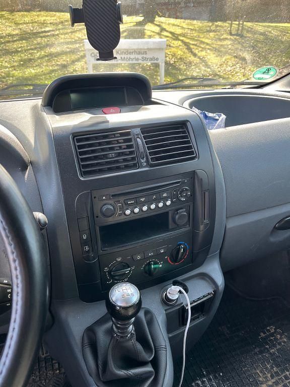 Gebraucht Peugeot Expert 128 PS (94 kW) 2013 Grau Van