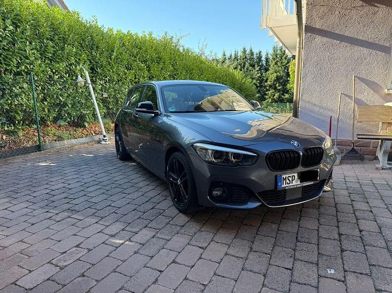 Grau Gebraucht 2018 BMW 120 M Sport Kleinwagen | 20.999 € (Fairer Preis) - Bild 1/4