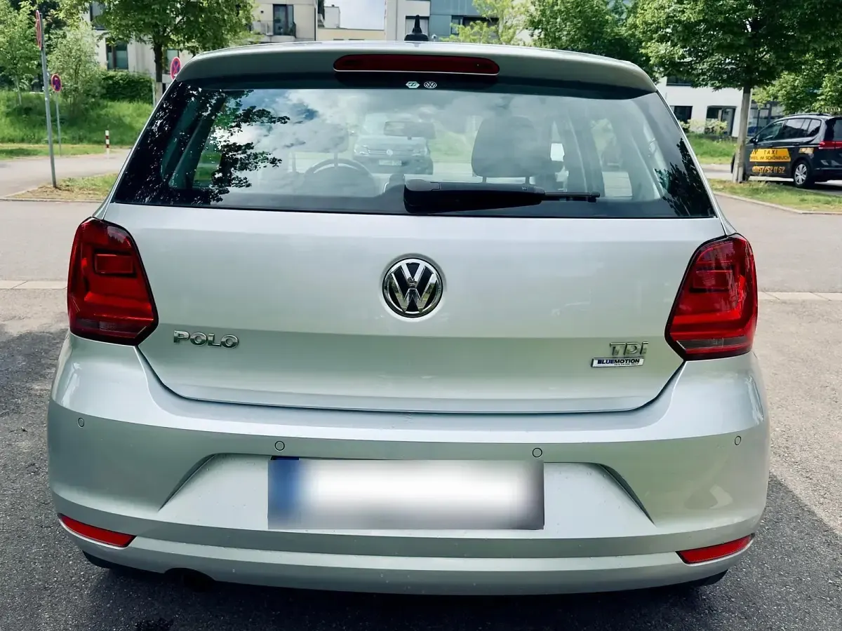 Gebraucht VW Polo 90 PS (66 kW) 2015 Silber Kleinwagen