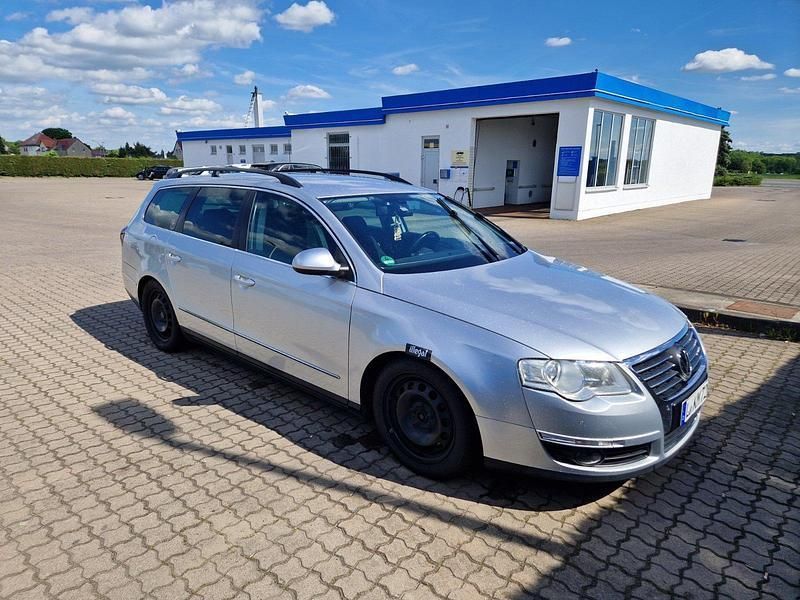 Silber Gebraucht 2010 VW Passat Kombi | 2.950 € (Guter Preis) - Bild 1/4