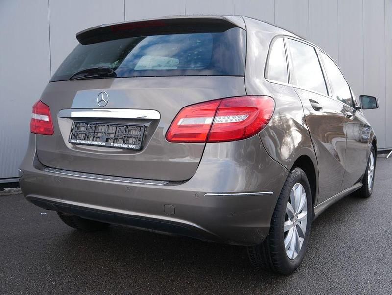 Gebraucht Mercedes B200 136 PS (100 kW) 2013 Grau Van / Kleinbus