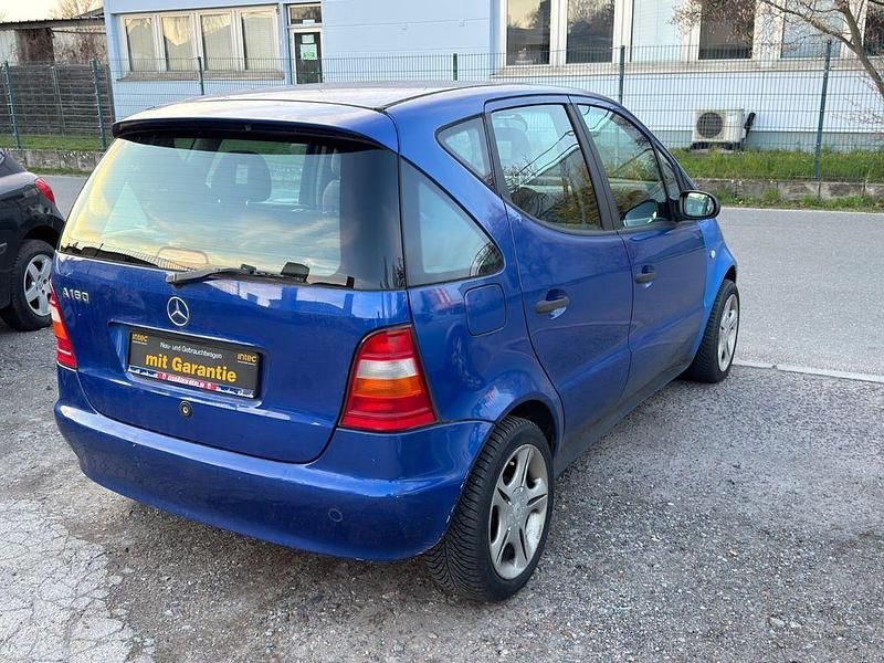 Gebraucht Mercedes A160 102 PS (75 kW) 2000 Blau Limousine