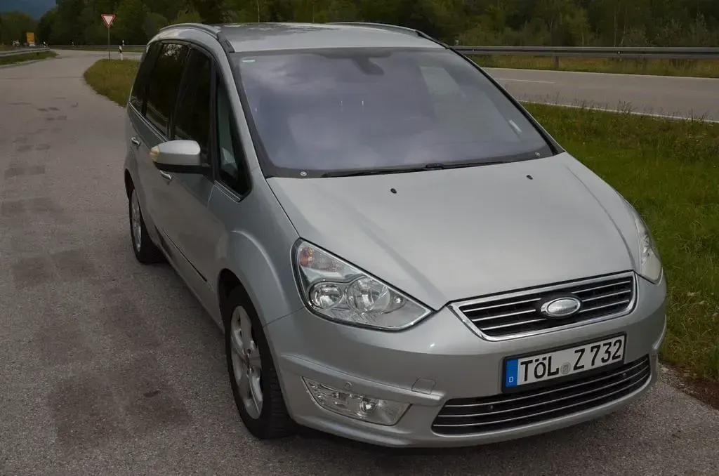 Gebraucht Ford Galaxy Titanium 140 PS (102 kW) 2011 Silber Van / Kleinbus