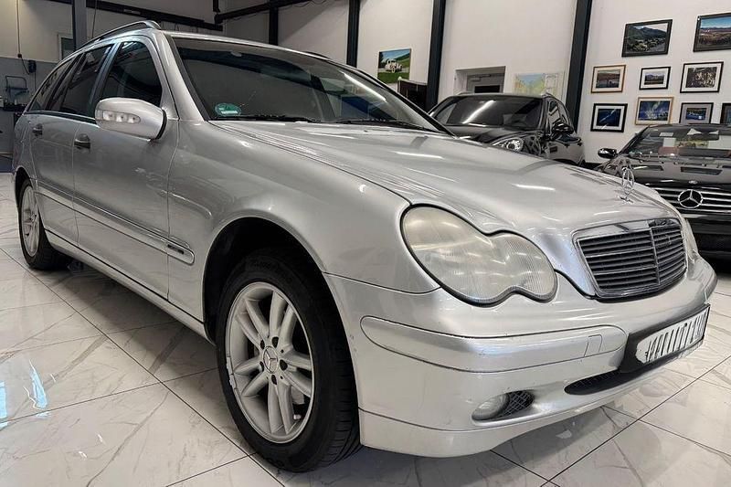 Silber Gebraucht 2002 Mercedes C180 Limousine | 650 € (Superpreis) - Bild 1/4