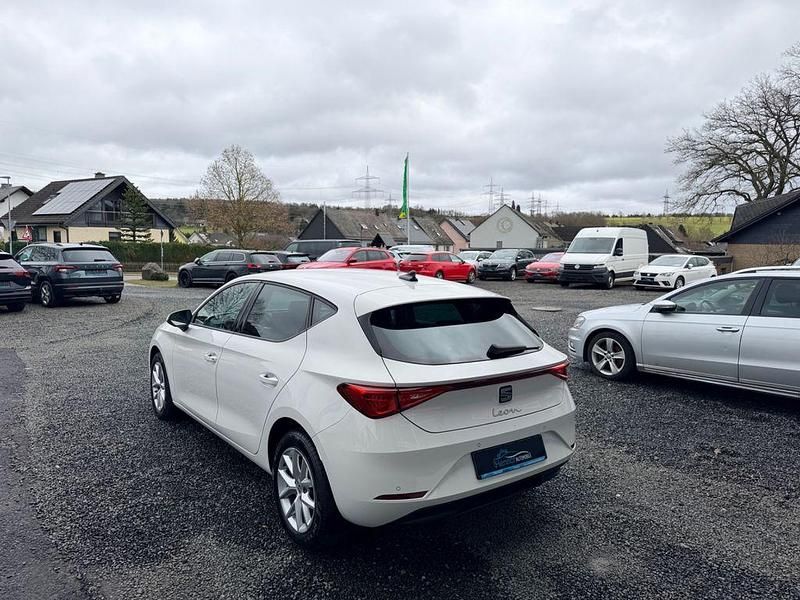 Gebraucht Seat Leon Style 116 PS (85 kW) 2021 Weiß Limousine