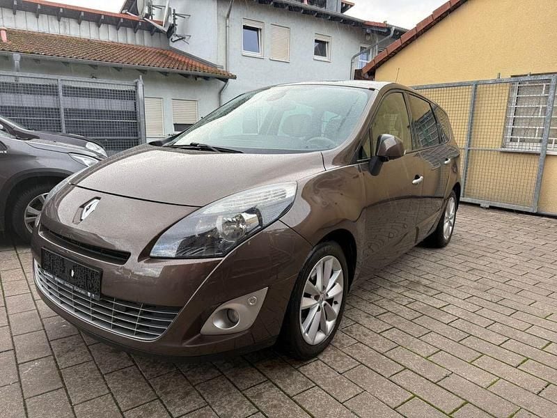 Braun Gebraucht 2010 Renault Scénic III Dynamique Van / Kleinbus | 5.799 € (Fairer Preis) - Bild 1/4